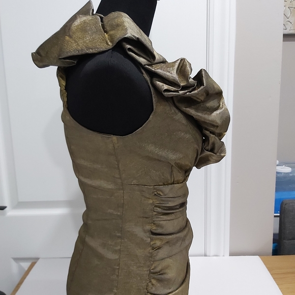 Jessica McClintock MetalicGold Ruffled Cocktail Dress necklace included - Picture 5 of 14